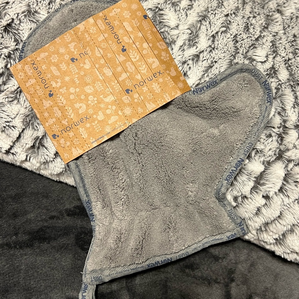 Norwex Gray Cleaning Mitt